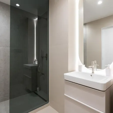 Cristella King Bed Entire Apartment, Private Parking, Near Promenada Bussiness Center Appartamento